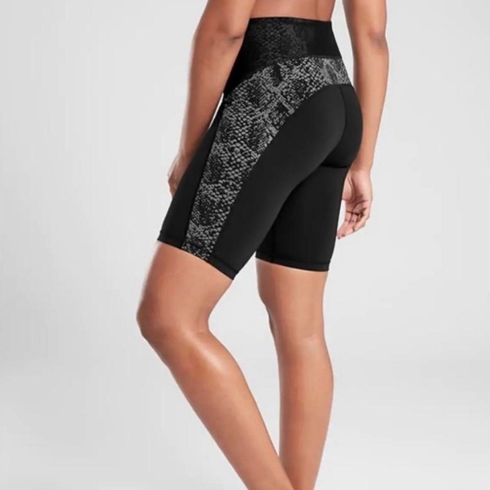 EUC Athleta Stay Fly Reflective Short. Size M.